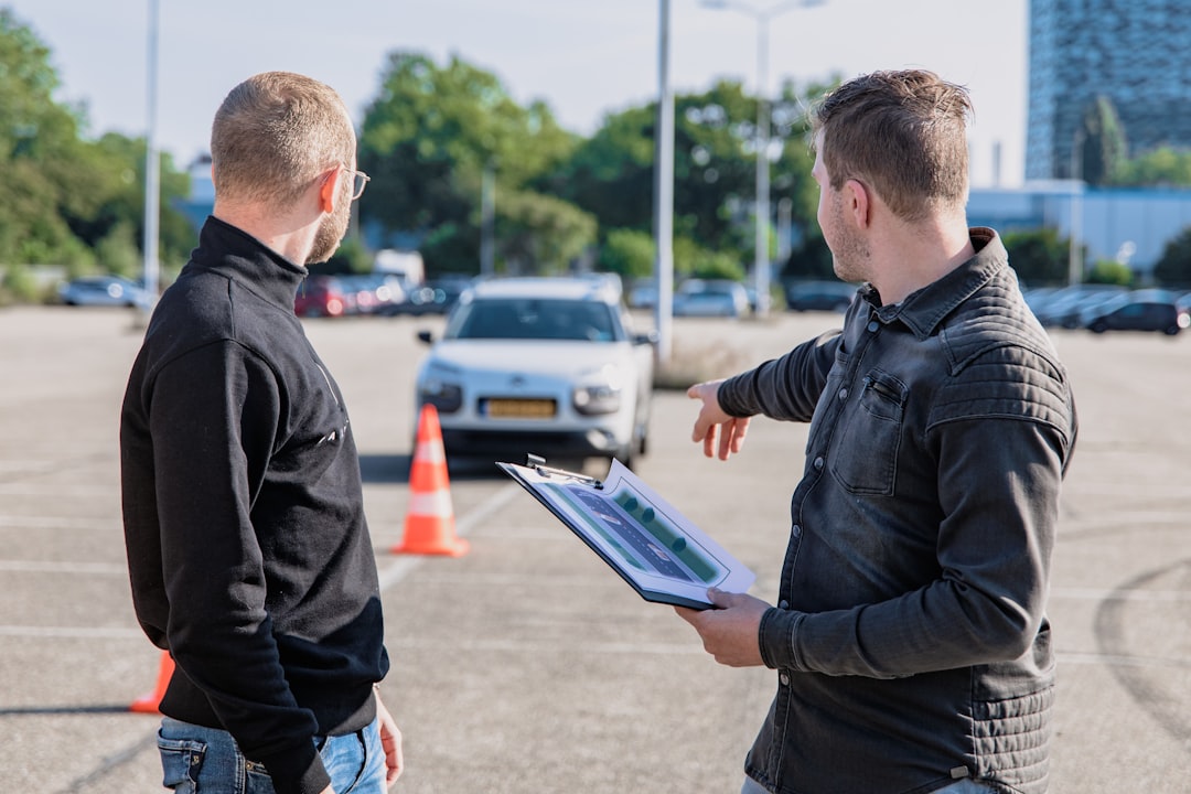 découvrez tout ce qu'il faut savoir sur le permis de conduire : exigences, étapes d'obtention, conseils pratiques et astuces pour réussir votre examen. accédez à des ressources utiles pour naviguer avec facilité vers votre indépendance au volant.